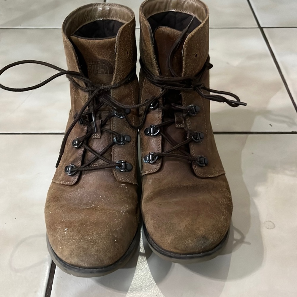 Size 7.5 north face winter boots in brown